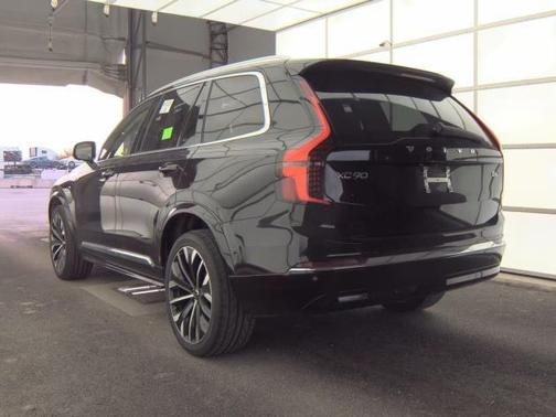2025 Volvo XC90 B6 Plus 7-Seater