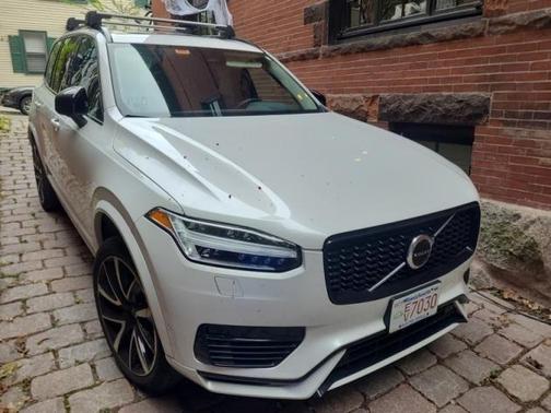 2023 Volvo XC90 Recharge Plug-In Hybrid T8 Plus Dark Theme 7-Seater