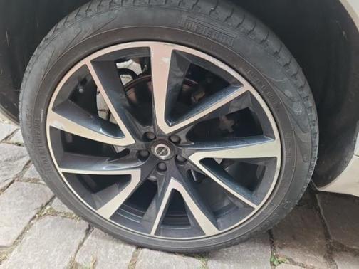 2023 Volvo XC90 Recharge Plug-In Hybrid T8 Plus Dark Theme 7-Seater