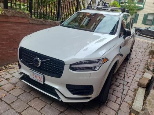 2023 Volvo XC90 Recharge Plug-In Hybrid T8 Plus Dark Theme 7-Seater