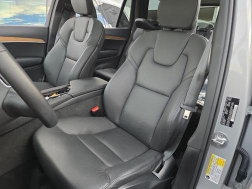 2024 Volvo XC90 B6 Plus Bright Theme 7-Seater