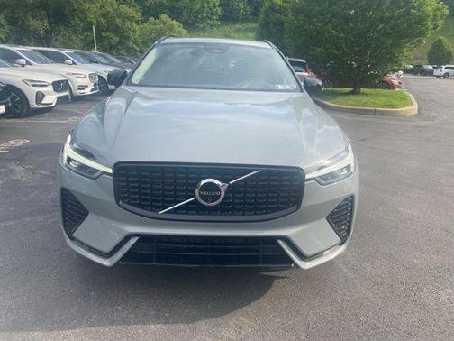 Vapour Grey Metallic 2024 Volvo XC60 B5 Plus Dark Theme