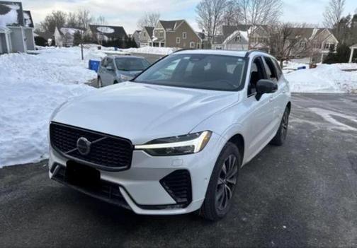 Crystal White Metallic 2023 Volvo XC60 B5 Plus Dark Theme