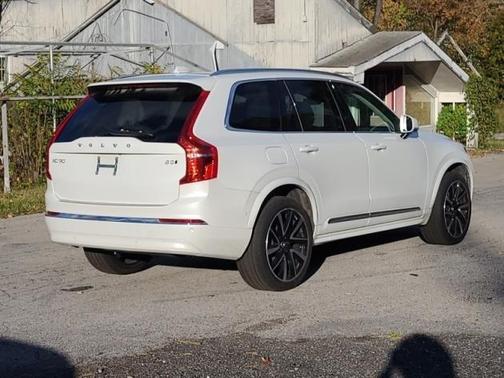 2024 Volvo XC90 B5 Plus Bright Theme