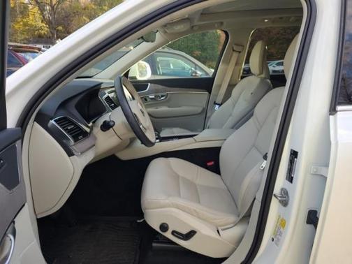 2024 Volvo XC90 B5 Plus Bright Theme