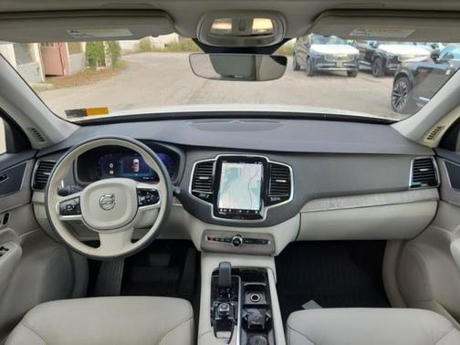 2024 Volvo XC90 B5 Plus Bright Theme