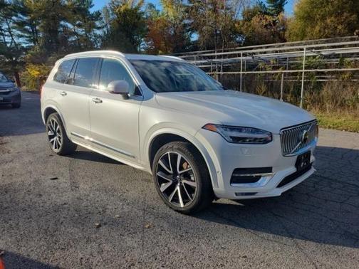 2024 Volvo XC90 B5 Plus Bright Theme