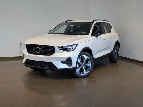 2026 Volvo XC40 B5 Core