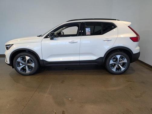 2026 Volvo XC40 B5 Core
