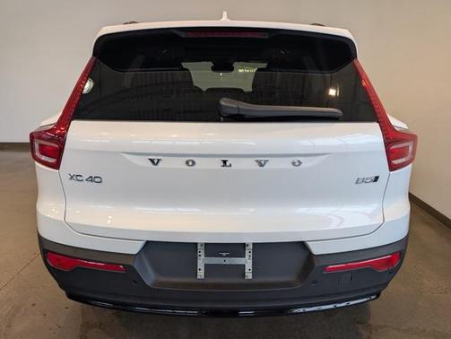 2026 Volvo XC40 B5 Core