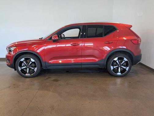 2020 Volvo XC40 T5 Momentum
