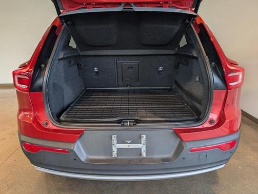 2020 Volvo XC40 T5 Momentum