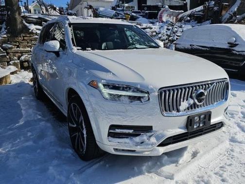 2023 Volvo XC90 B5 Plus