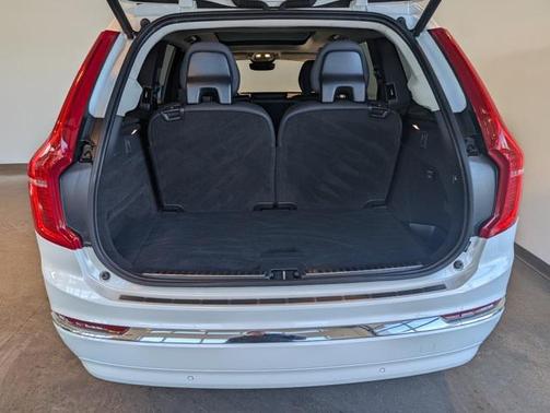 2023 Volvo XC90 B5 Plus