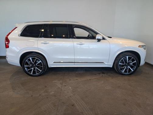 2023 Volvo XC90 B5 Plus