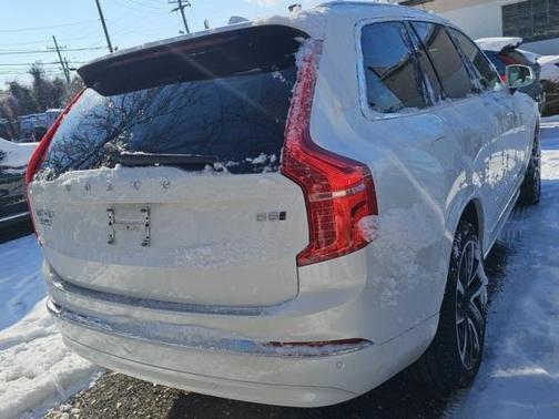 2023 Volvo XC90 B5 Plus