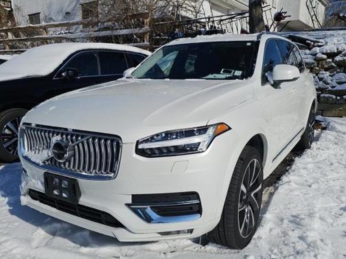 2023 Volvo XC90 B5 Plus