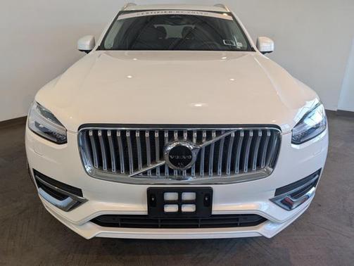 2023 Volvo XC90 B5 Plus
