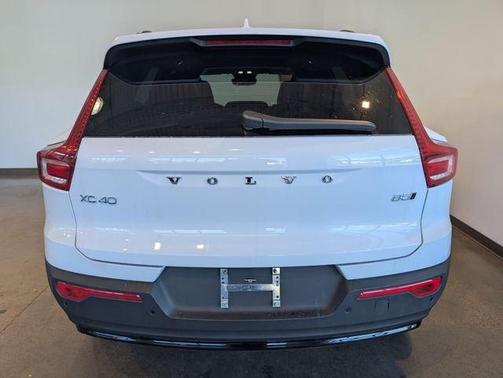 2026 Volvo XC40 B5 Ultra