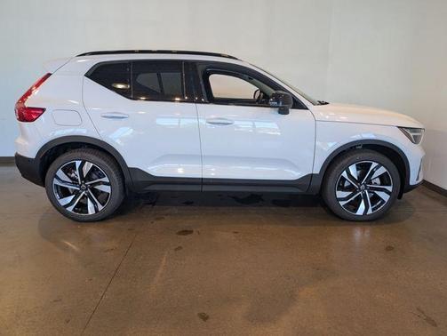 2026 Volvo XC40 B5 Ultra