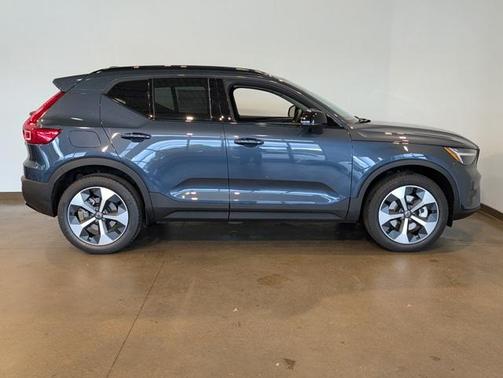 2026 Volvo XC40 B5 Core