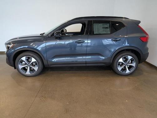 2026 Volvo XC40 B5 Core