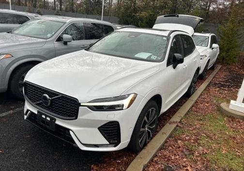 2023 Volvo XC60 B5 Plus Dark Theme