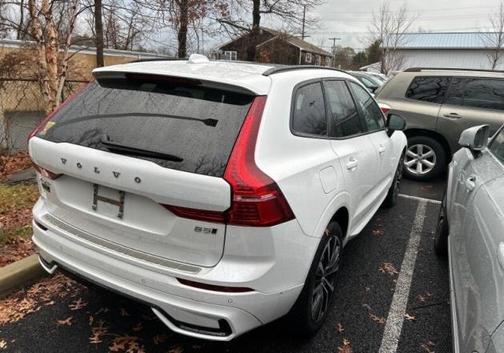 2023 Volvo XC60 B5 Plus Dark Theme