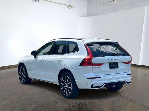 Crystal White Metallic 2023 Volvo XC60 B5 Plus Dark Theme