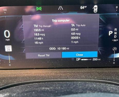 Crystal White Metallic 2023 Volvo XC60 B5 Plus Dark Theme