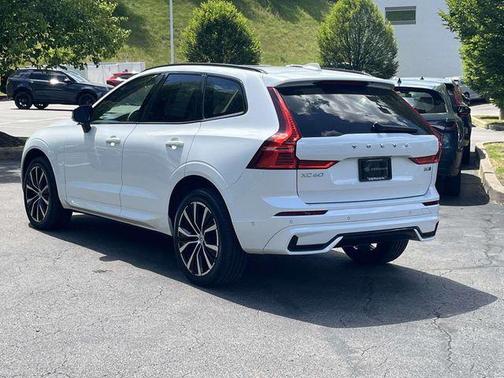 Crystal White Metallic 2023 Volvo XC60 B5 Plus Dark Theme