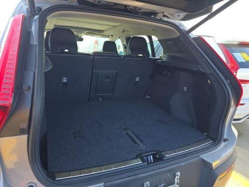 2025 Volvo XC40 B5 Plus Bright Theme