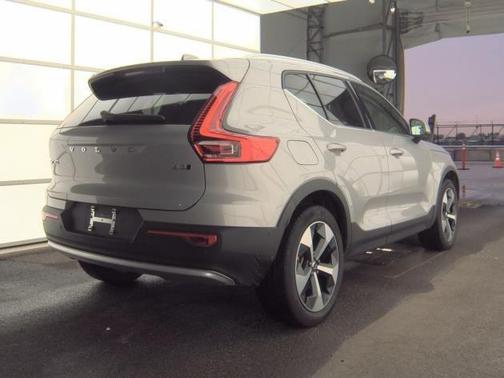 2025 Volvo XC40 B5 Plus Bright Theme