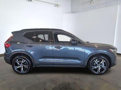 Blue 2026 Volvo XC40 Core, B5 AWD Gas (mild hybrid), Dark