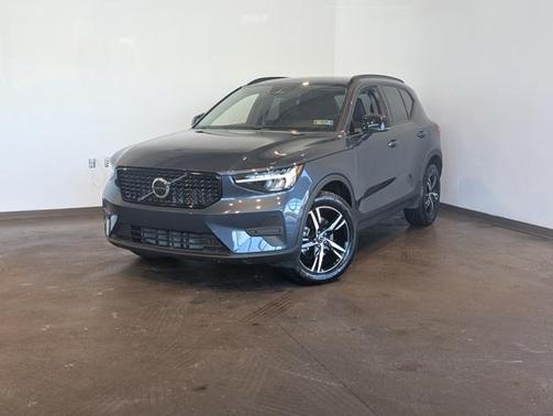 2026 Volvo XC40 Core, B5 AWD Gas (mild hybrid), Dark