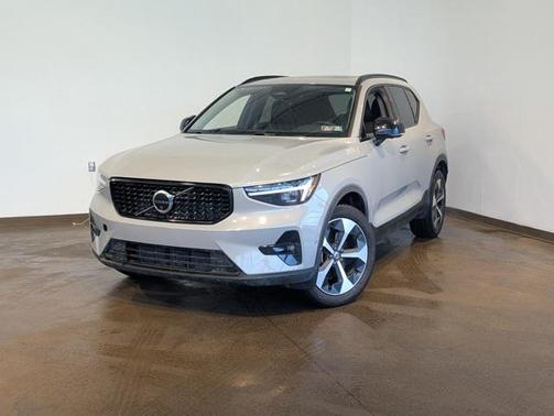 2026 Volvo XC40 Plus, B5 AWD Gas (mild hybrid), Dark