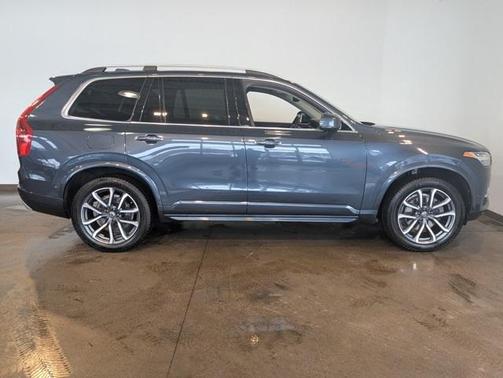 2018 Volvo XC90 T6 Momentum