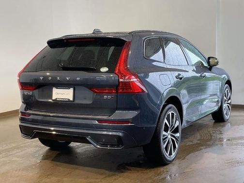 Denim Blue Metallic 2023 Volvo XC60 B5 Plus Dark Theme