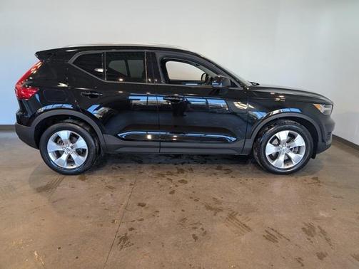 2020 Volvo XC40 T5 Momentum