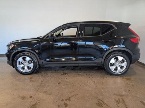 2020 Volvo XC40 T5 Momentum