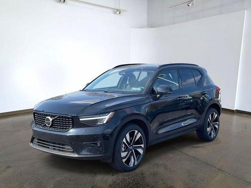 Onyx Black 2026 Volvo XC40 Plus, B5 AWD Gas (mild hybrid), Dark
