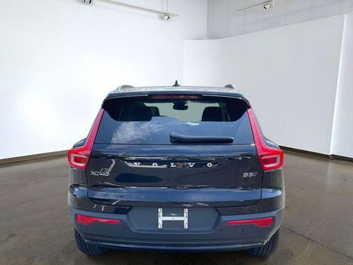 Onyx Black 2026 Volvo XC40 Plus, B5 AWD Gas (mild hybrid), Dark