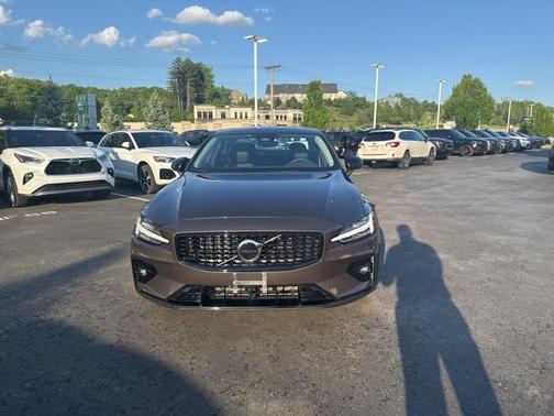 2025 Volvo S60 B5 Core
