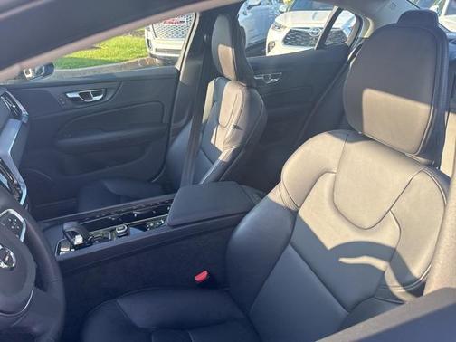 2025 Volvo S60 B5 Core