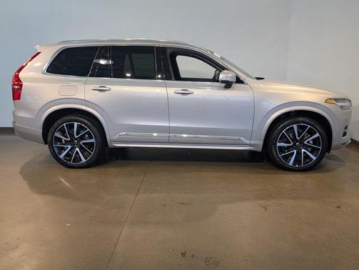 2024 Volvo XC90 B5 Plus Bright Theme