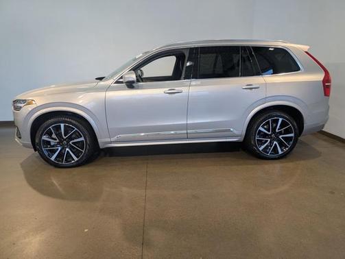 2024 Volvo XC90 B5 Plus Bright Theme
