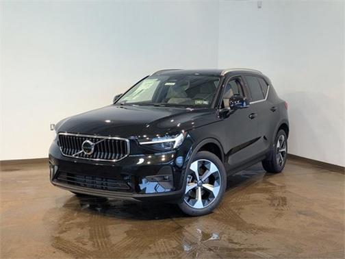 2025 Volvo XC40 B5 Plus Bright Theme