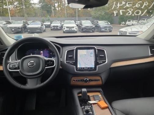 2024 Volvo XC90 B6 Plus Bright Theme 7-Seater