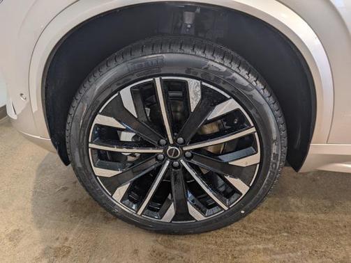 2026 Volvo XC90 B5 Plus 7-Seater