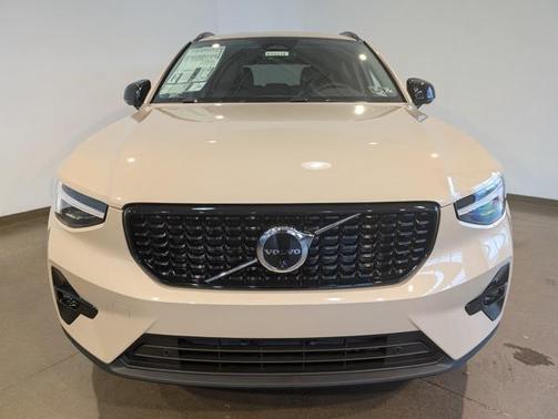 2026 Volvo XC40 B5 Ultra